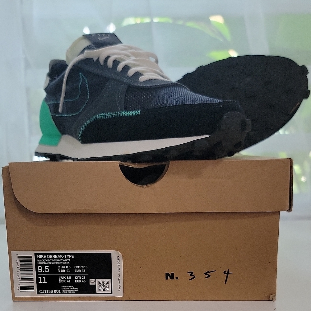 Nike Men's DBREAK-TYPE BLACK MENTA SUMMIT WHITE